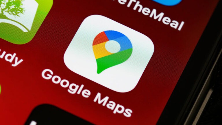Google Maps App auf dem Smartphone – wichtig für lokale Sichtbarkeit von Betrieben